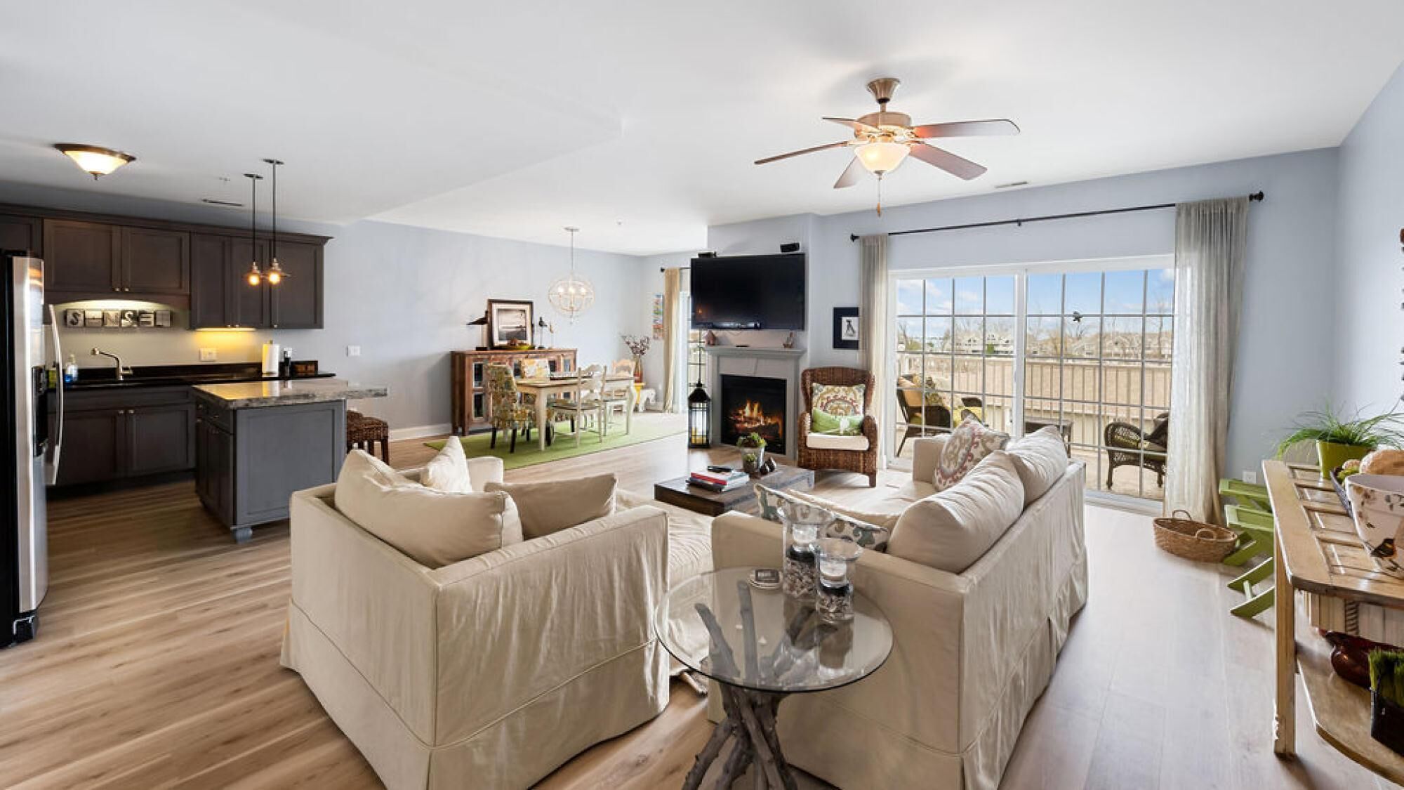 Smart TV, fireplace, DVD player