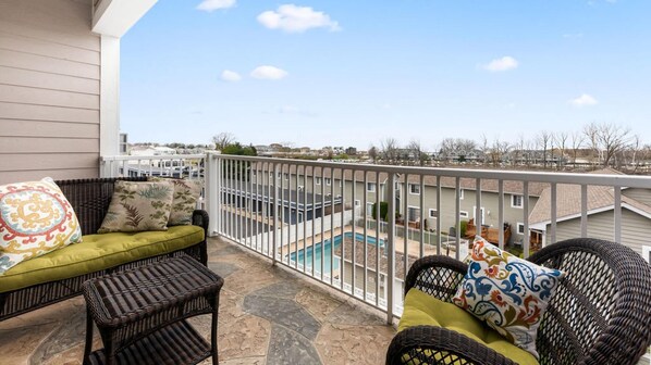 Unclassified image, 1 of 31, button