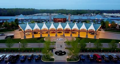 Skyline View at Bridgewater | Top-Floor Luxury | Walk to Beach & Dining