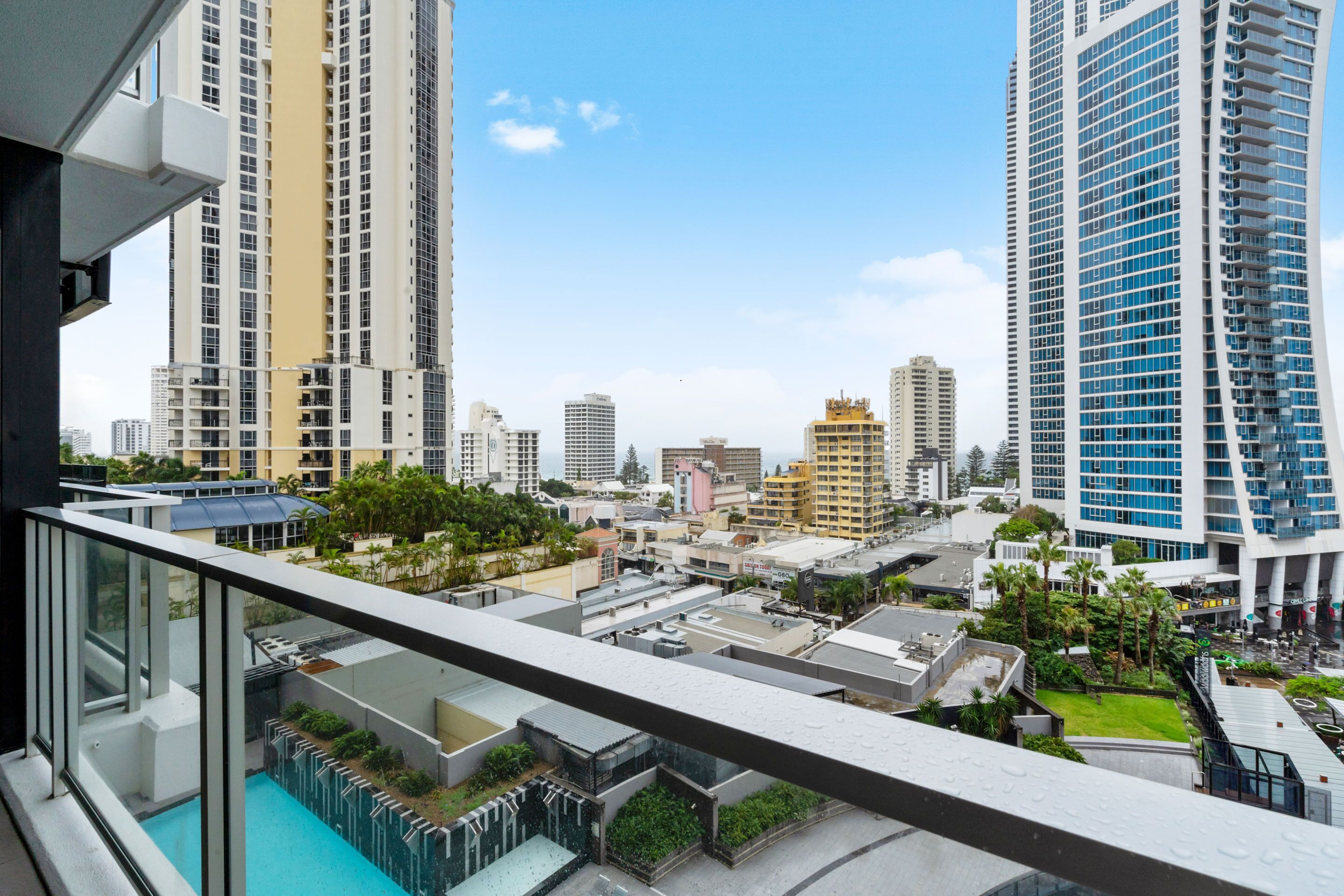 ♦️ Circle on Cavill – 2 Bedroom Ocean SPA City View Apartment — Q Stay