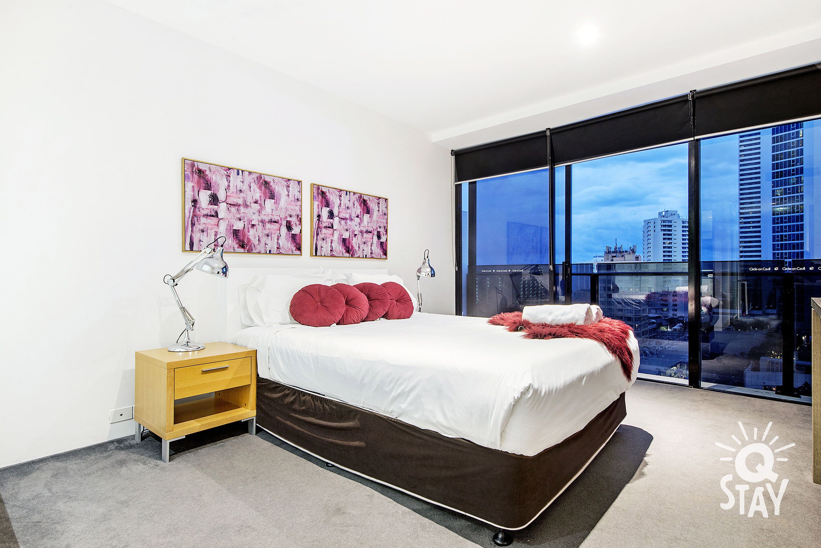 Circle on Cavill – 2 Bedroom SPA Ocean Views — image 11