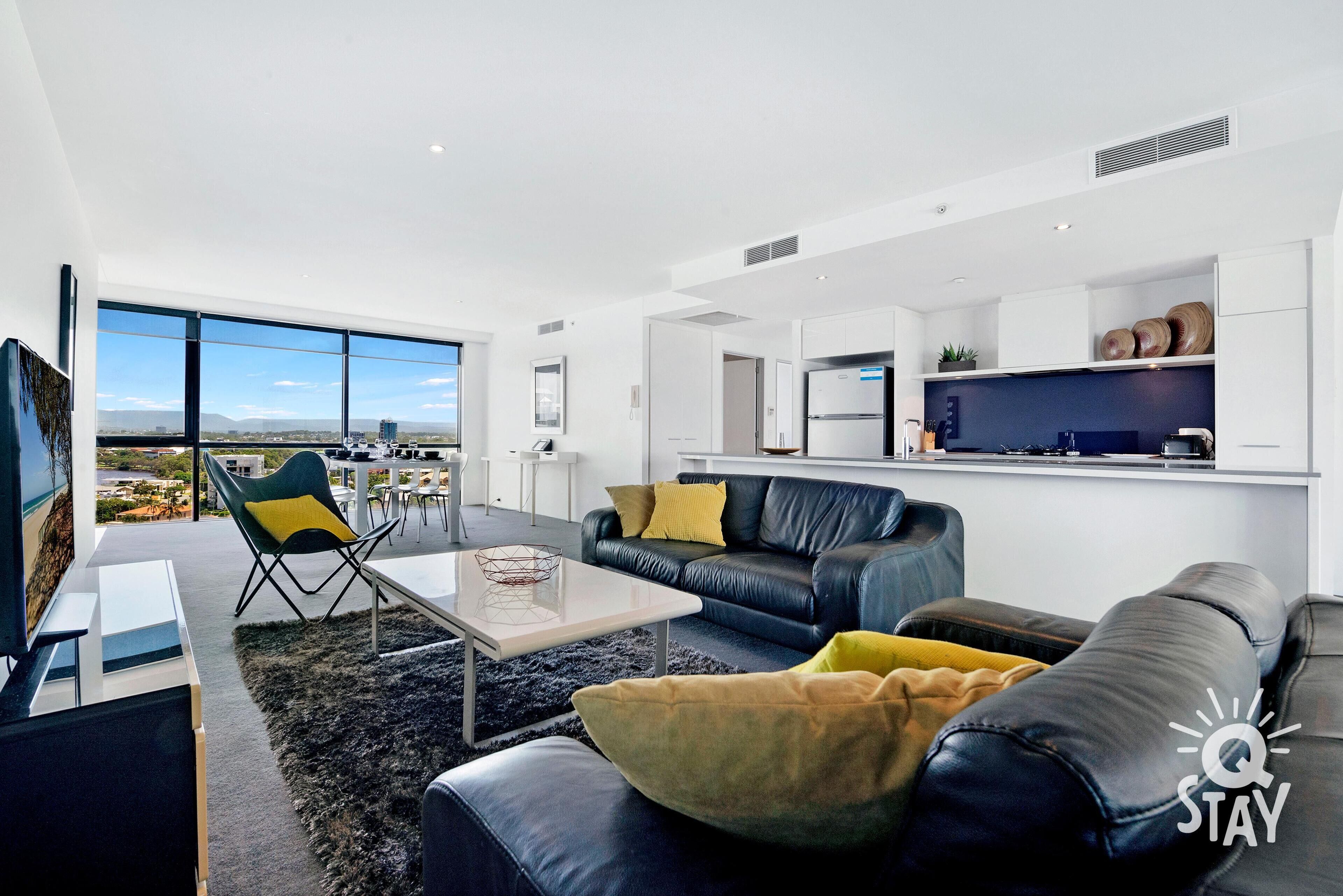 ♦️ Circle on Cavill – 2 Bedroom Ocean and City View — Q Stay