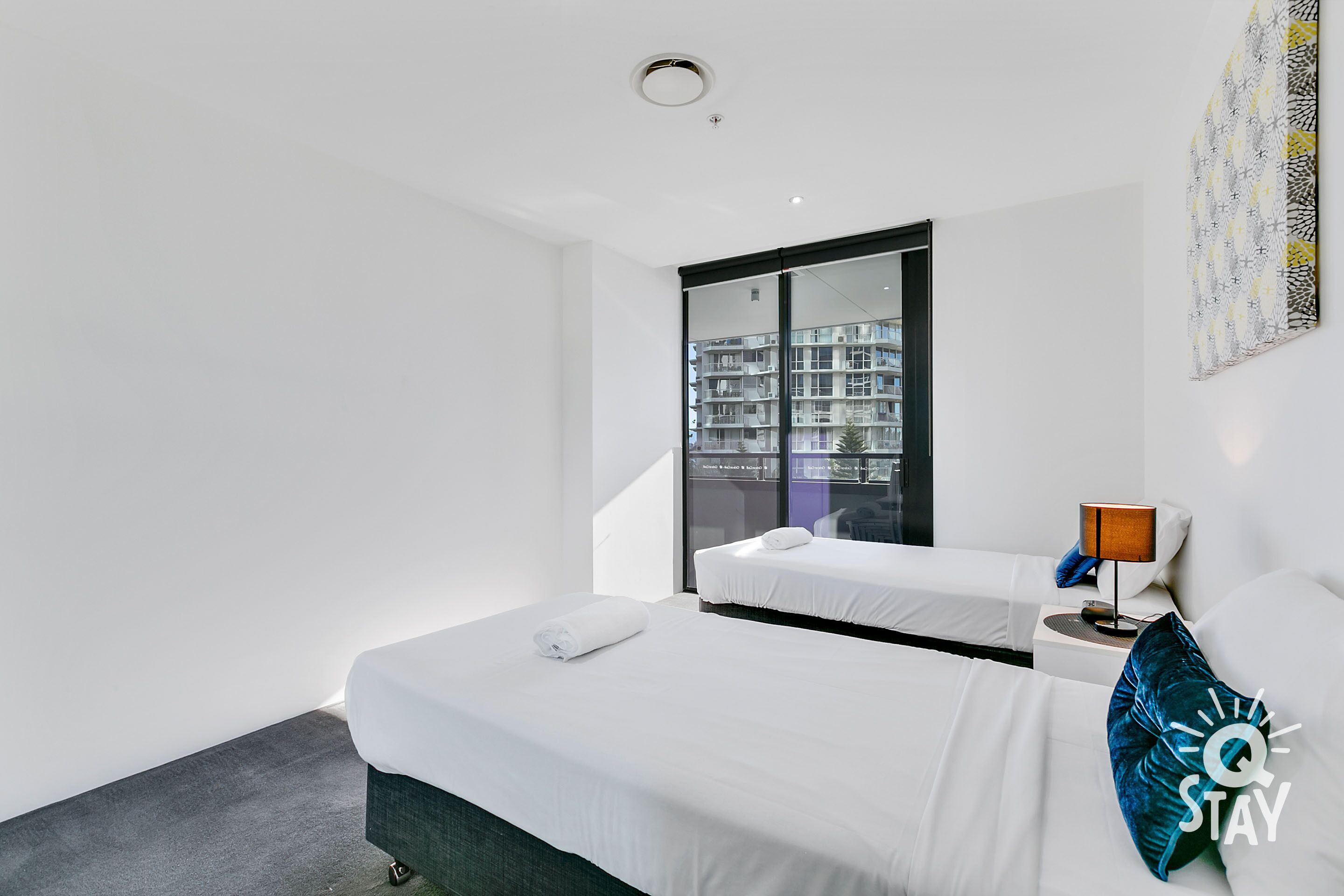 Modern 3 Bedroom Unit - Central Location — image 12