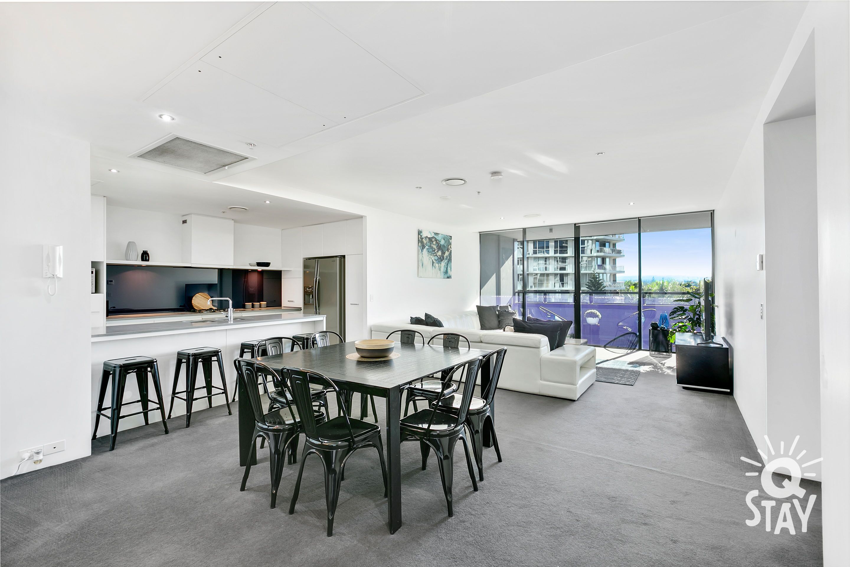 Modern 3 Bedroom Unit - Central Location — image 7