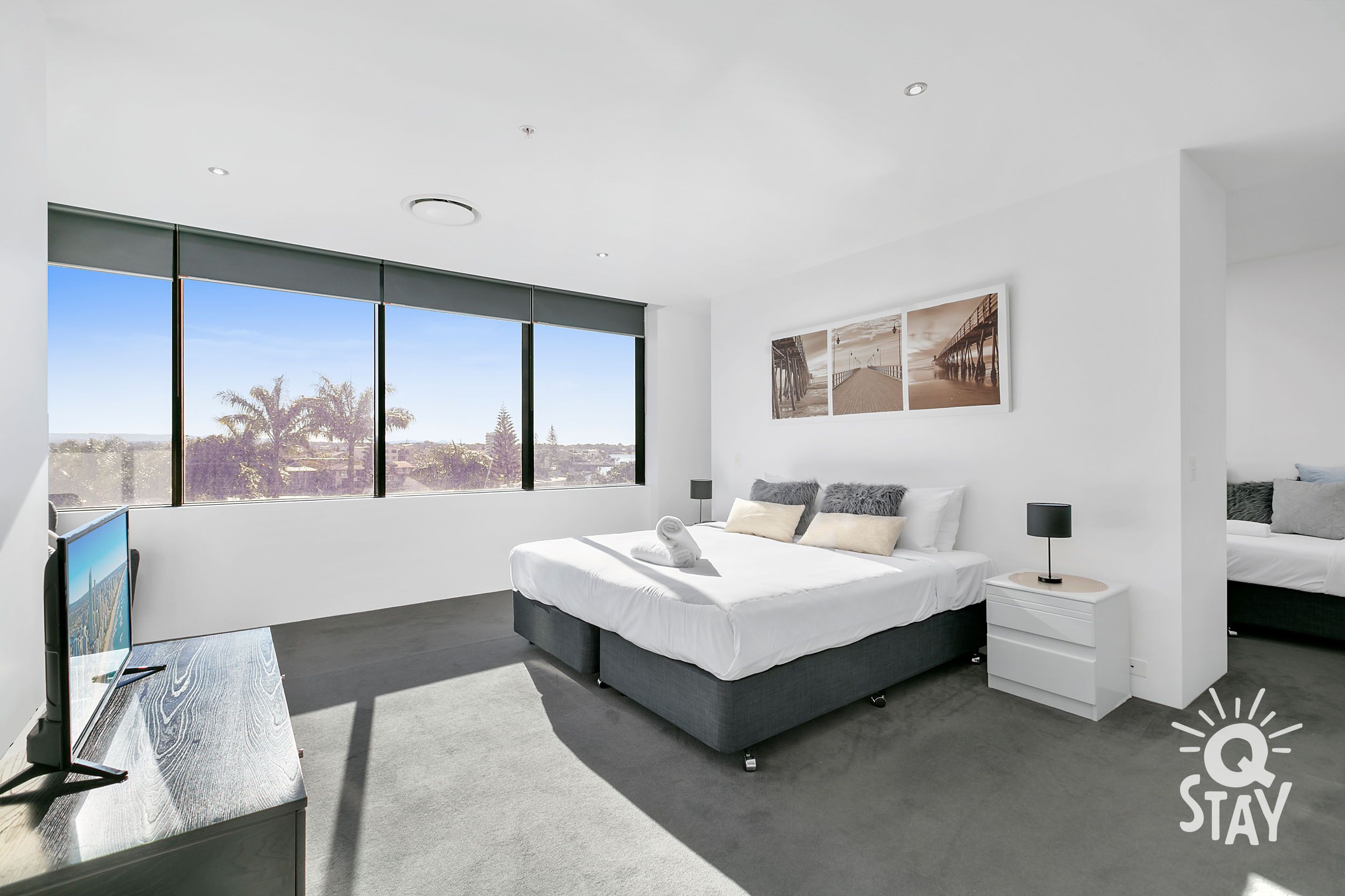 Modern 3 Bedroom Unit - Central Location — image 8