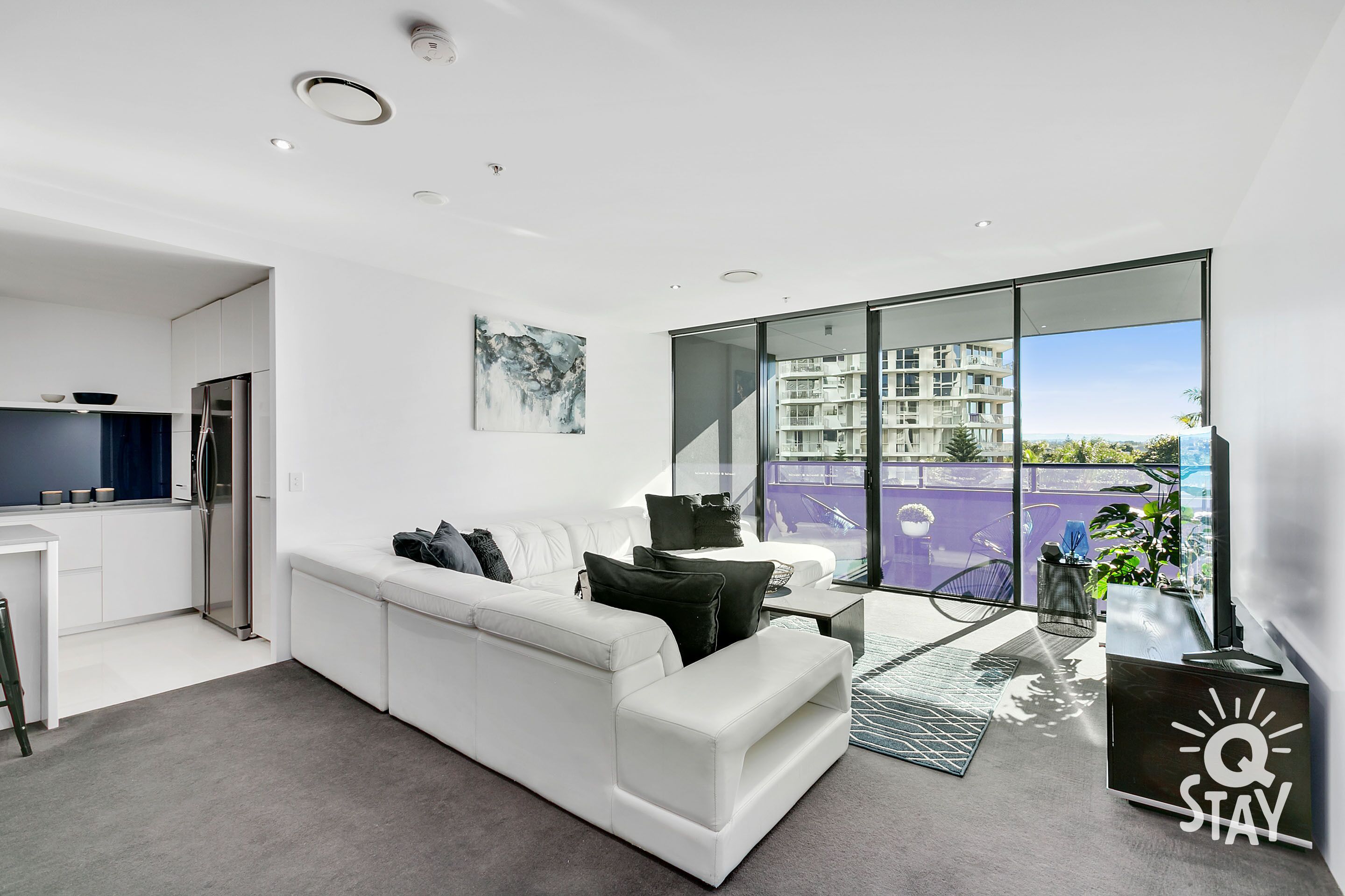 Modern 3 Bedroom Unit - Central Location — image 13