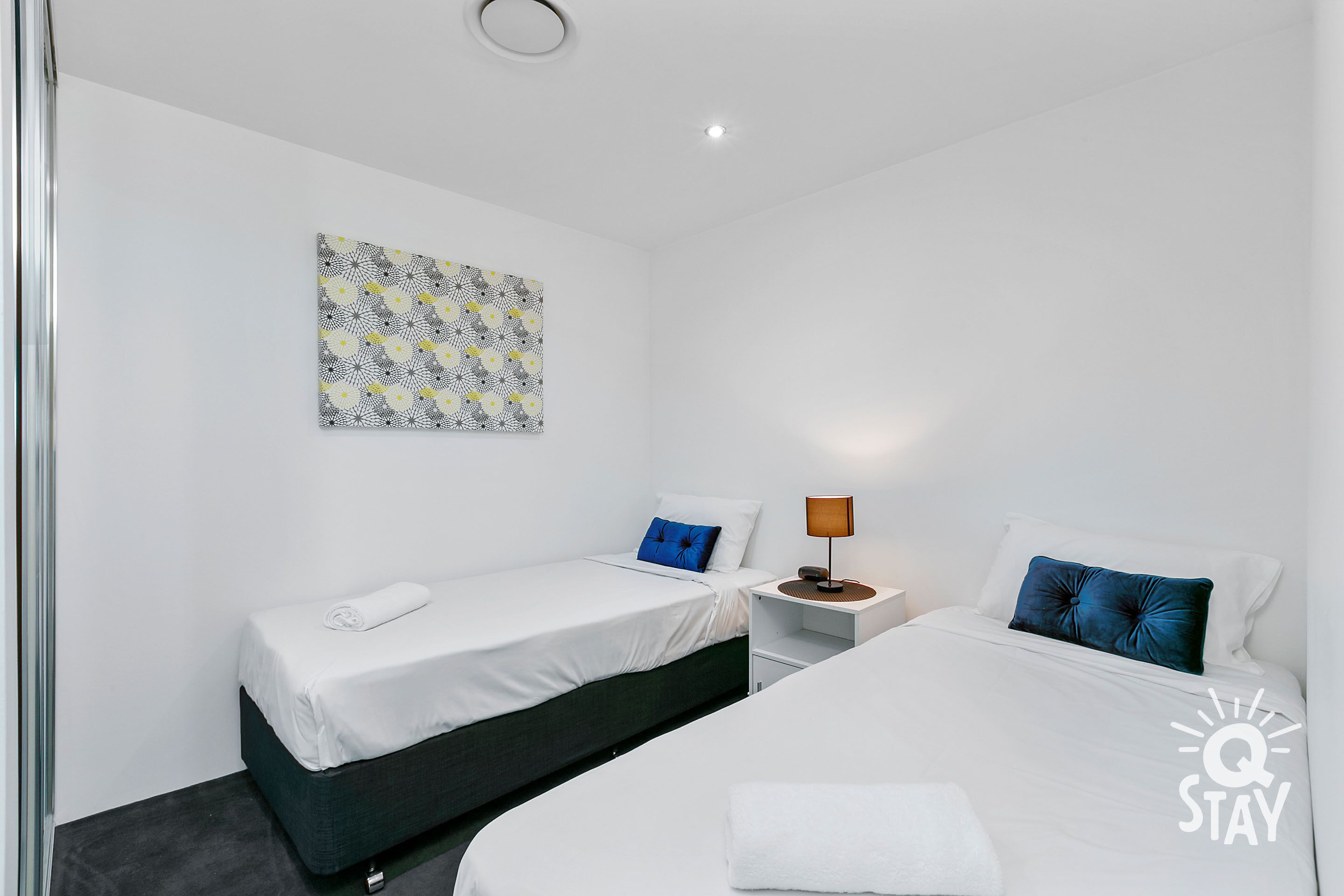 Modern 3 Bedroom Unit - Central Location — image 14