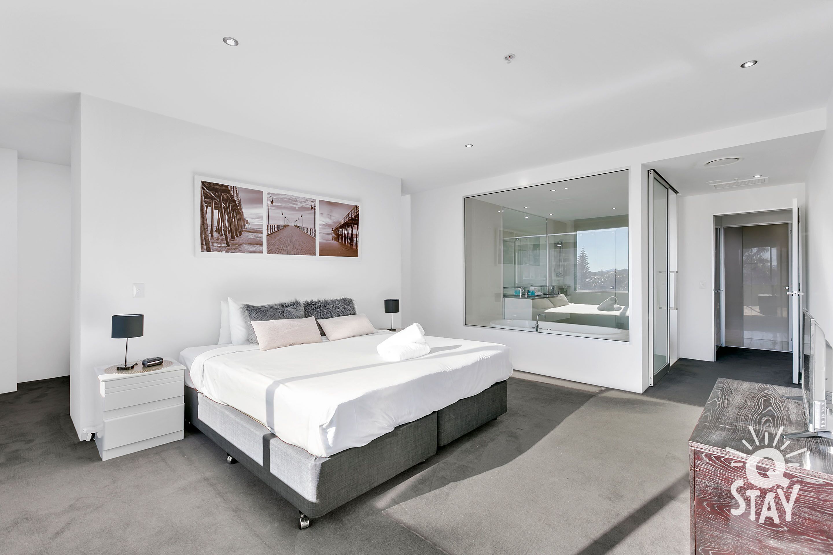 Modern 3 Bedroom Unit - Central Location — image 10