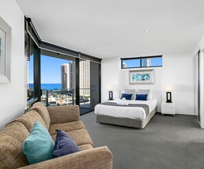 3 bedrooms, iron/ironing board, free WiFi, bed sheets - 3 Bed Sea View Family Apartment - Circle on Cavill (Surfers Paradise)