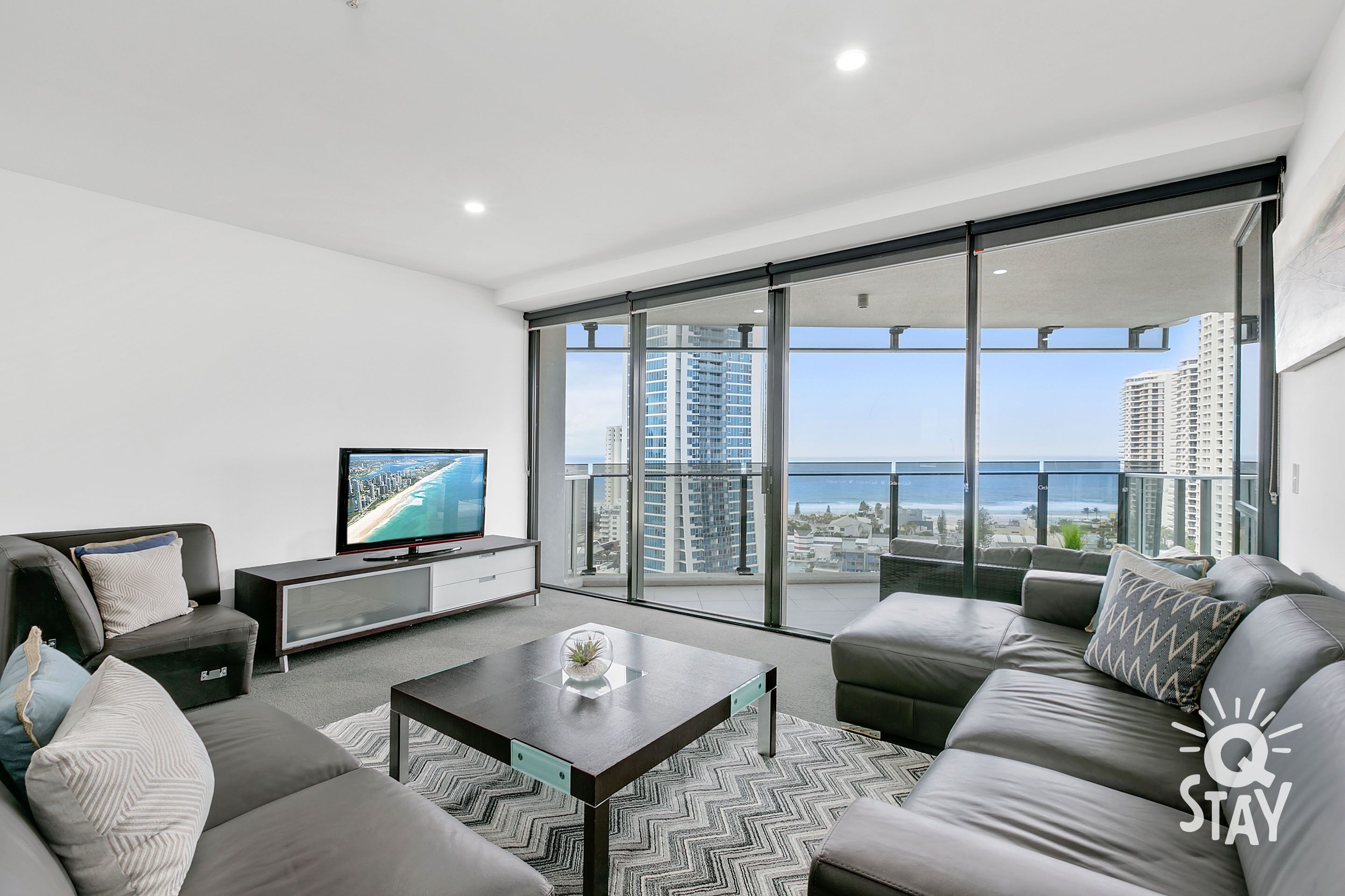 ♦️ Circle on Cavill – 3 bedroom Ocean View — Q Stay