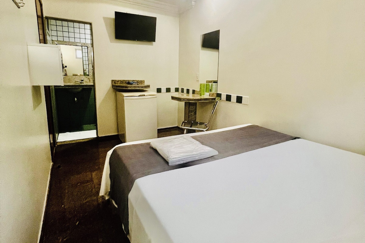 Economy Single Room | Minibar, WiFi (free), bed sheets