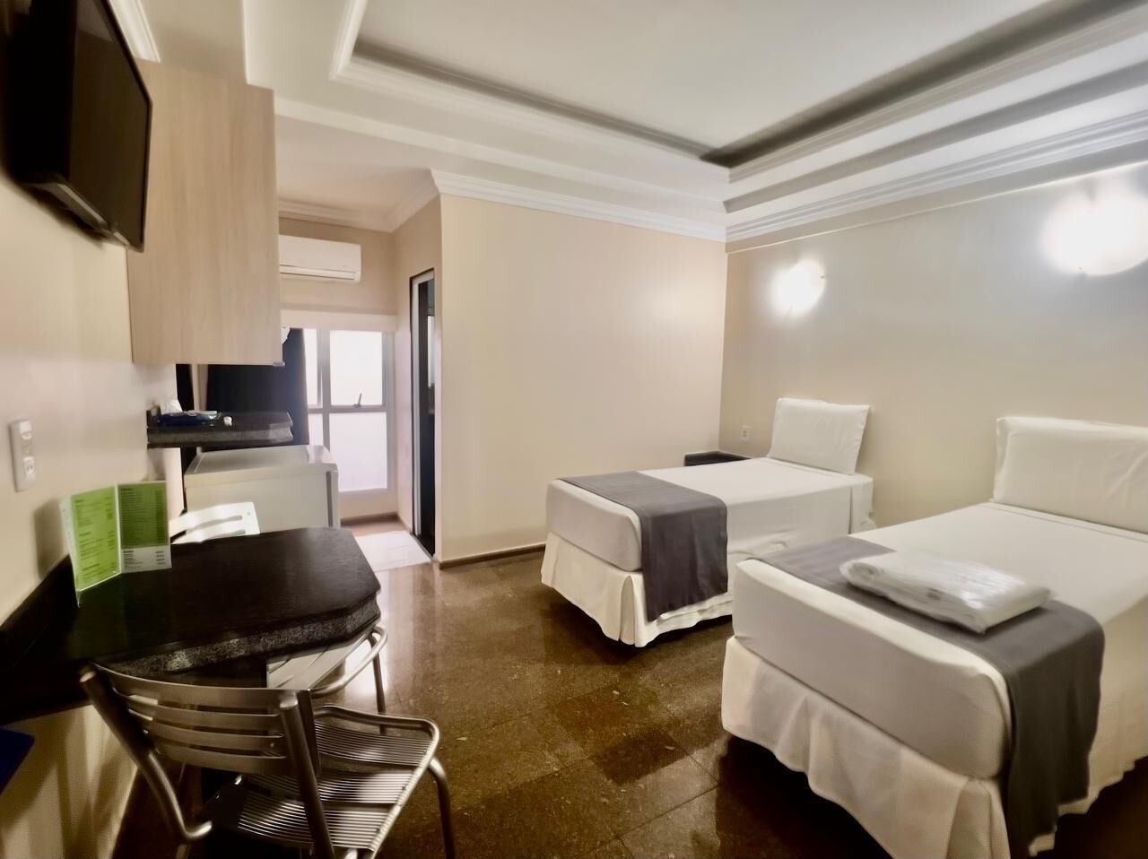 Quarto duplo econômico | Frigobar, Wi-Fi de cortesia, roupa de cama