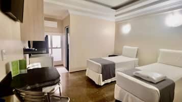 Quarto duplo econômico | Frigobar, Wi-Fi de cortesia, roupa de cama