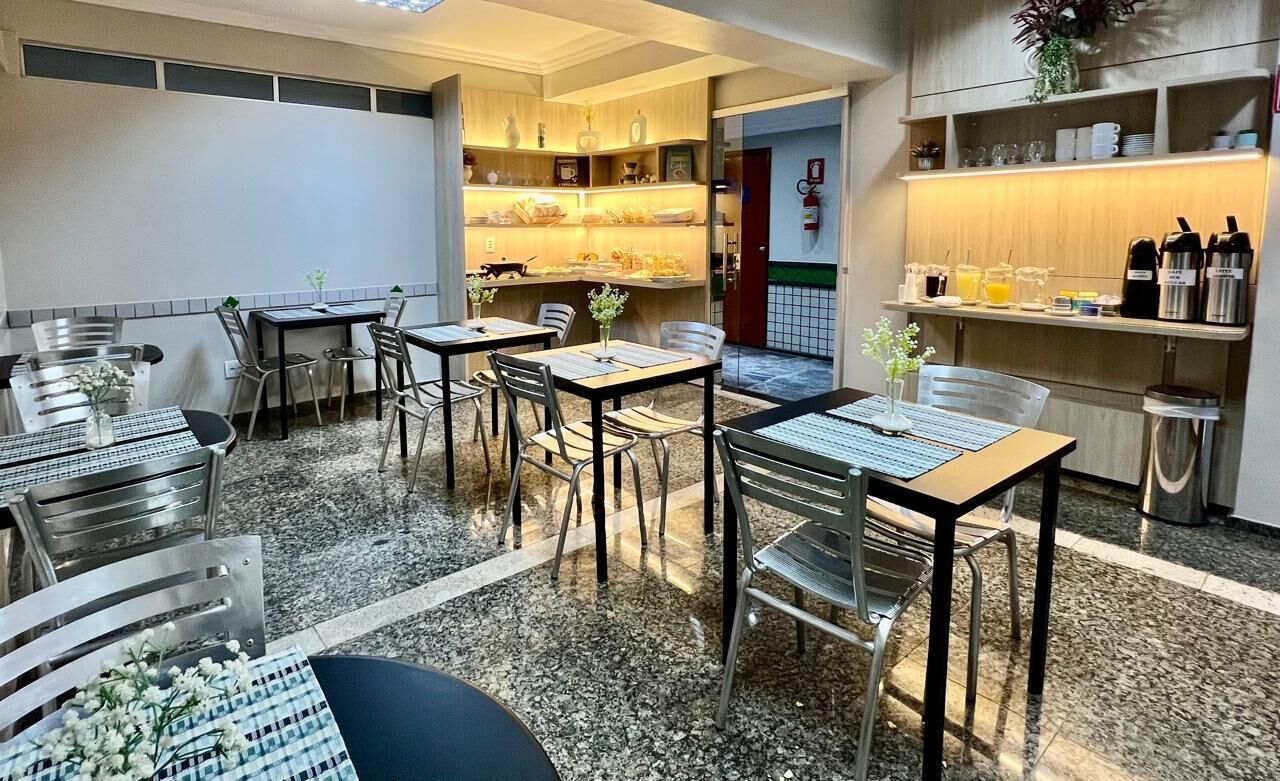 Café da manhã feito na hora grátis todos os dias