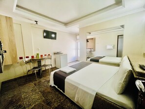 Economy Double Room | Bar mini, Wi-fi percuma, cadar katil 