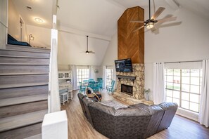 TV, fireplace