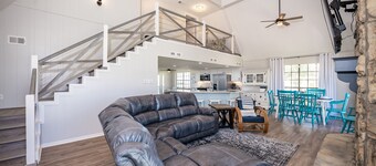 Beautiful Home on Caney Creek w/ Fishing Pier, Hot Tub, Fire Pit