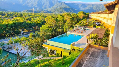 Camburyzinho, gated community 3 suites, panoramic views and privacy.