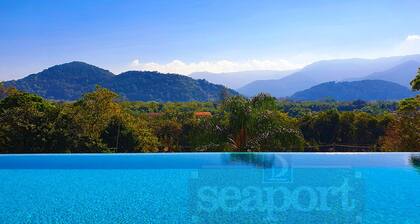 Camburyzinho, gated community 3 suites, panoramic views and privacy.