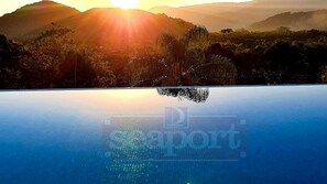 Outdoor pool - Camburyzinho, gated community 3 suites, panoramic views and privacy. (São Sebastião)