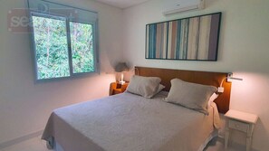 3 bedrooms, desk, iron/ironing board, travel cot - Camburyzinho, gated community 3 suites, panoramic views and privacy. (São Sebastião)