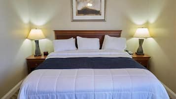 1 bedroom, desk, internet