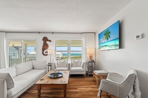 Smart TV - Private pool, private beach access across the street - by Sunshine Collective (Fernandina Beach)