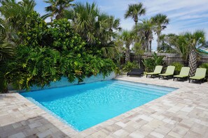 A heated pool - Private pool, private beach access across the street - by Sunshine Collective (Fernandina Beach)
