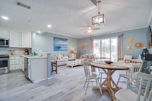Gorgeous condo with gulf views, pool & hot tub in Mexico Beach. Sleeps 6.