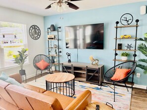 Smart TV, offices - Sweet Spot - Pool table, blackout courtains (Summerville)