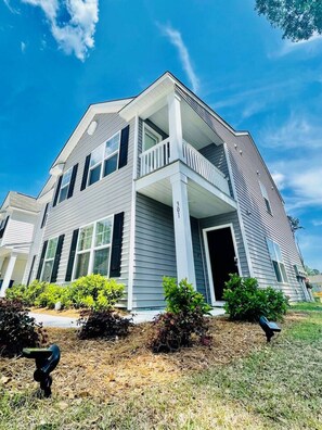 Exterior - Sweet Spot - Pool table, blackout courtains (Summerville)