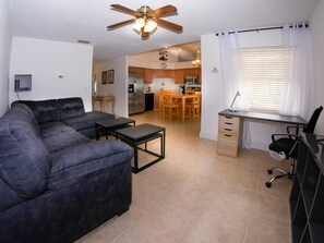 TV - Large pool with jacuzzi, near the Disney attractions!! (Davenport)