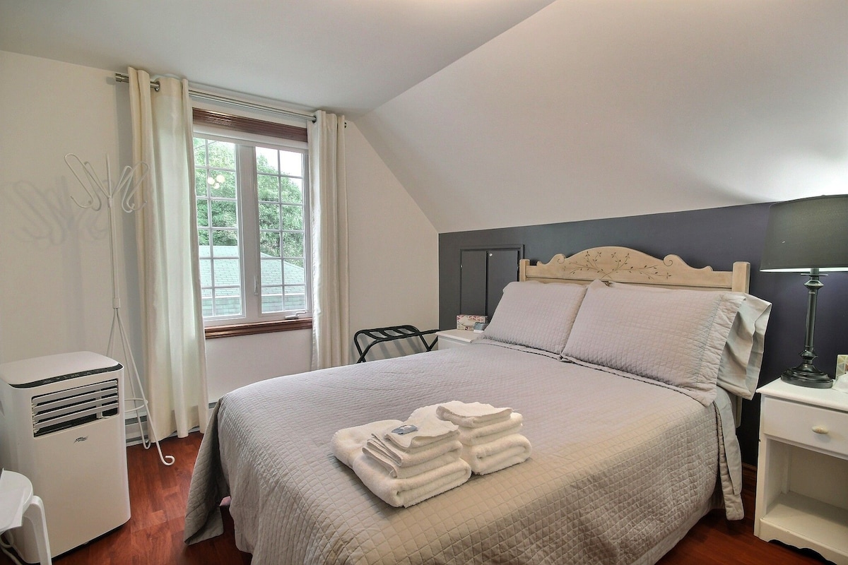 Basic Double Room | WiFi (free), bed sheets