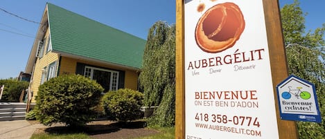 Overnatningsstedets facade