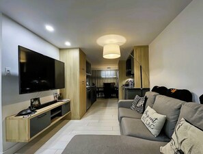 Leilighet – superior, 2 soverom, ikke-røyk, aircondition | Oppholdsområde