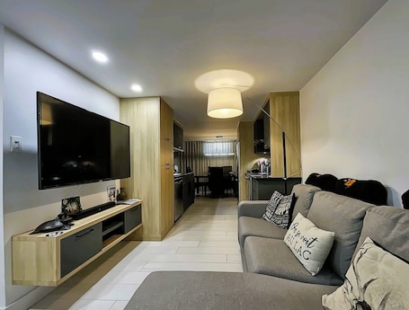 Superior Apartment, 2 Bedrooms, Non Smoking, Air conditioning | Living area. Aubergélit