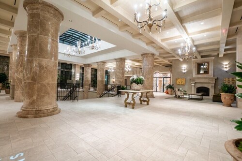 San Antonio | Couples Spa Stay | Pool + Spa | Junior Suite