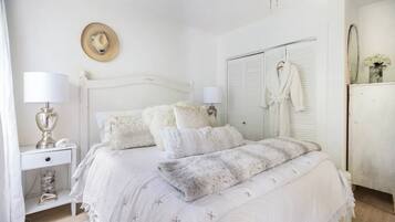 2 chambres, fer et planche à repasser, lit parapluie, Wi-Fi gratuit