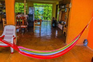 Living area - Welcoming Vibes Beach (Treasure Beach)