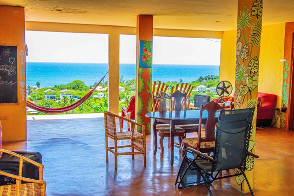 Living area - Welcoming Vibes Beach (Treasure Beach)