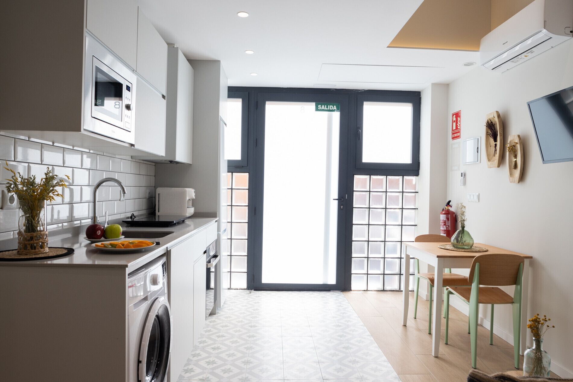 Kühlschrank, Mikrowelle, Ofen, Geschirrspüler