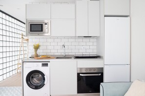 Fridge, microwave, oven, dishwasher - SERRERIA 07 (Valencia)