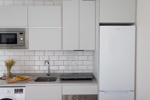 Fridge, microwave, oven, dishwasher - SERRERIA 07 (Valencia)