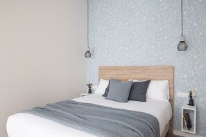 Een strijkplank/strijkijzer, gratis wifi, beddengoed