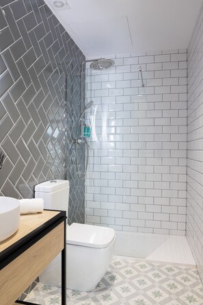 تجهيزات دش، مجففات شعر، مناشف