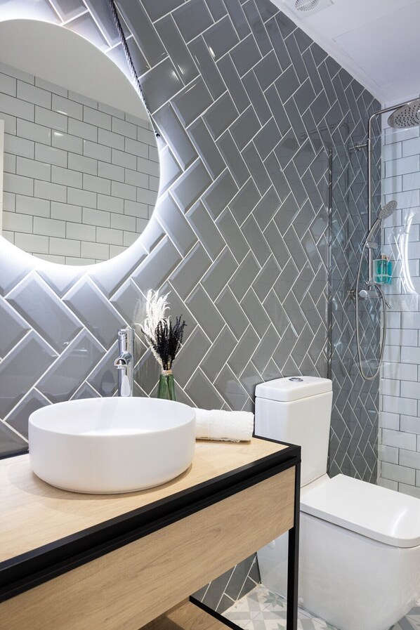 تجهيزات دش، مجففات شعر، مناشف