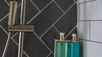 Doccia, asciugacapelli, asciugamani