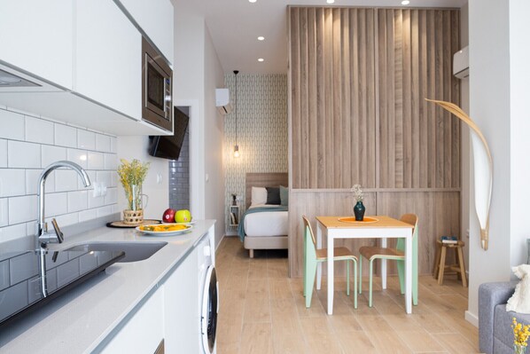 Fridge, microwave, oven, dishwasher