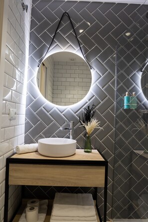 Douche, serviettes fournies