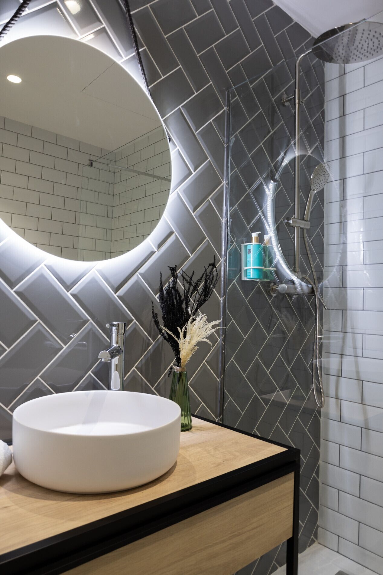 Shower, towels